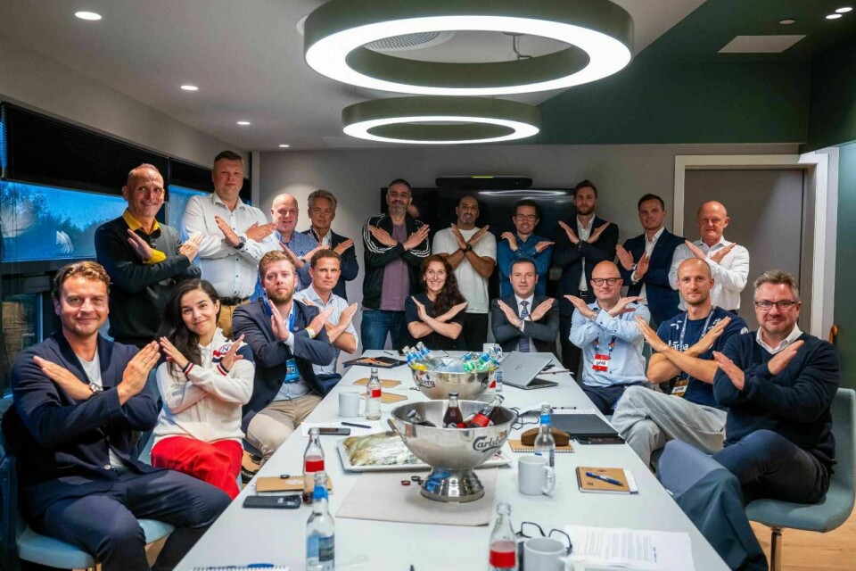 Lise Klaveness (NFF-president), Jens Haugland (administrerende direktør i Norsk Toppfotball), Karl-Petter Løken (NFF-generalsekretær) og Zaineb Al-Samarai (idrettspresident) var blant dem som mandag møtte Fifa-topp Elkhan Mammadov på Ullevaal stadion. Lise Klaveness (NFF-president), Jens Haugland (administrerende direktør i Norsk Toppfotball), Karl-Petter Løken (NFF-generalsekretær) og Zaineb Al-Samarai (idrettspresident) var blant dem som mandag møtte Fifa-topp Elkhan Mammadov på Ullevaal stadion. Foto: Norges Fotballforbund / Handout / NTB