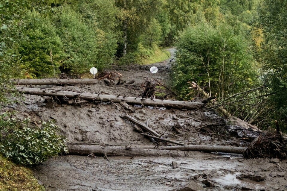 Det oransje farevarselet for jordskred vil pågå fram til onsdag morgen. Det oransje farevarselet for jordskred vil pågå fram til onsdag morgen. Foto: Geir Olsen / NTB