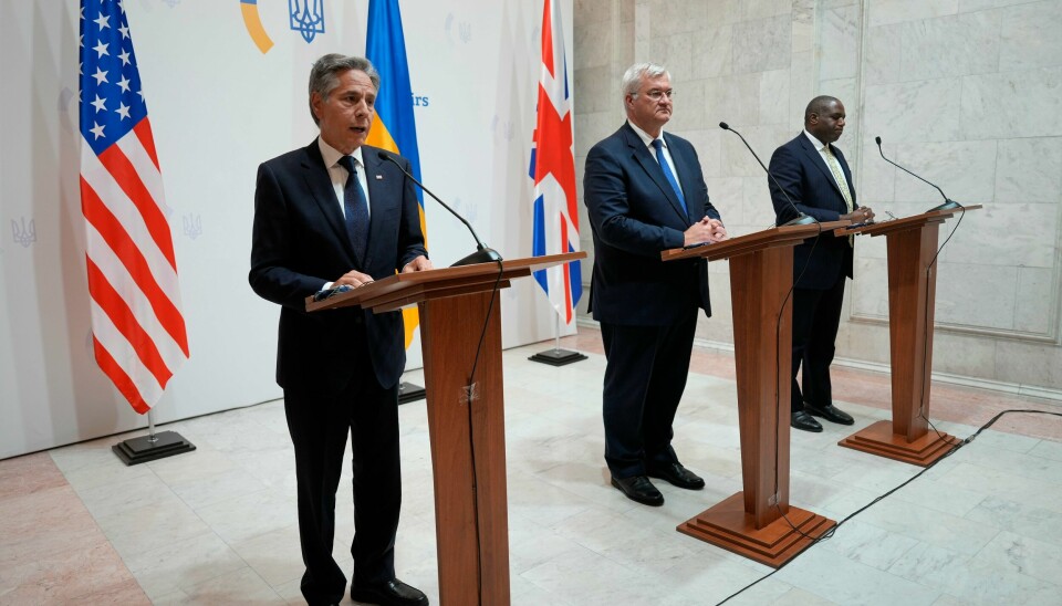 USAs utenriksminister Antony Blinken (t.v.) på onsdagens pressekonferanse i Kyiv sammen med Ukrainas utenriksminister Andrij Sybiha og den britiske utenriksministeren David Lammy (t.h.) USAs utenriksminister Antony Blinken (t.v.) på onsdagens pressekonferanse i Kyiv sammen med Ukrainas utenriksminister Andrij Sybiha og den britiske utenriksministeren David Lammy (t.h.) Foto: Jefrem Lukatskyj / AP / NTB