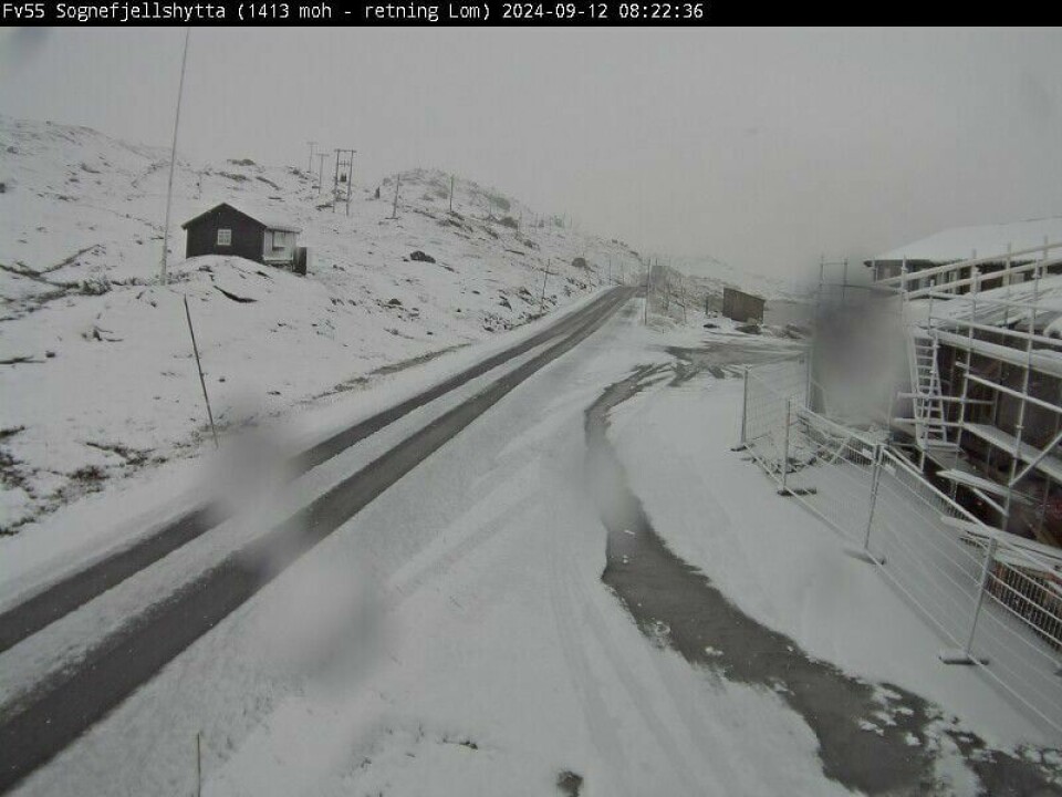 Fylkesvei 55 over Sognefjellet har vært stengt to ganger den siste uka på grunn av uvær, med mye vind og snø. Den ble sist stengt søndag klokka 20. Kjølige forhold på Sognefjellet. Foto: Statens vegvesen / NTB