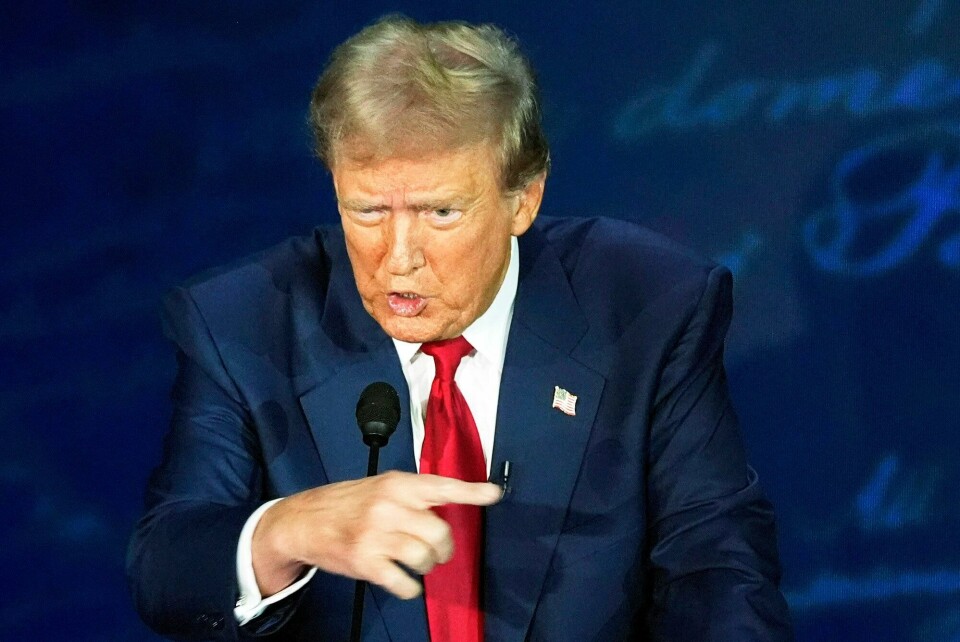 Når mulige statsledere har et lettvint forhold til sannheten, påvirker det media, samfunn og det offentlige ordskiftet negativt, skriver Birgitte Førsund. Bildet viser Donald Trump under debatten mot Kamala Harris natt til onsdag. Donald Trump i debatt mot Kamala Harris. USA-valget 2024.