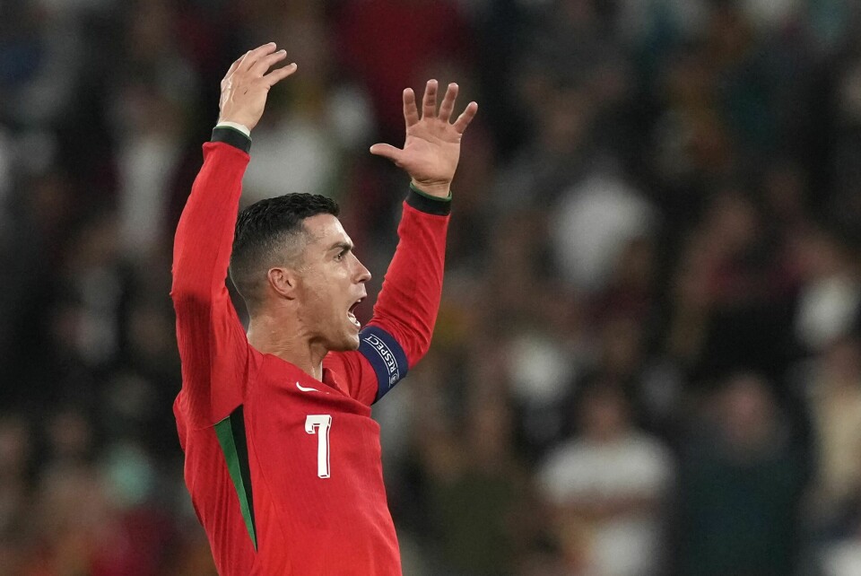 Cristiano Ronaldo er ikke imponert over Erik ten Hag. Cristiano Ronaldo er ikke imponert over Erik ten Hag. Foto: Armando Franca / AP Photo / NTB.