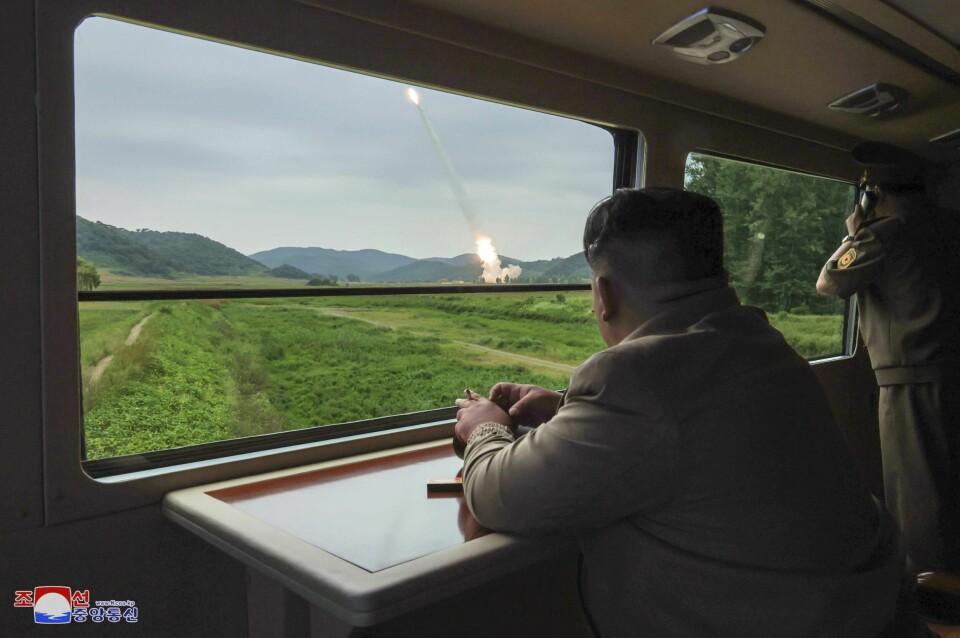 Dette bildet datert 13. september oppgis å vise Kim Jong-un overvære en test av en mobil rakettoppskytingsrampe. Det er ikke mulig å få en uavhengig bekreftelse av innholdet i bildet, som er levert av Nord-Koreas statlige nyhetstjeneste KCNA. Dette bildet datert 13. september oppgis å vise Kim Jong-un overvære en test av en mobil rakettoppskytingsrampe. Det er ikke mulig å få en uavhengig bekreftelse av innholdet i bildet, som er levert av Nord-Koreas statlige nyhetstjeneste KCNA. Foto: KCNA / Korea News Service / AP / NTB