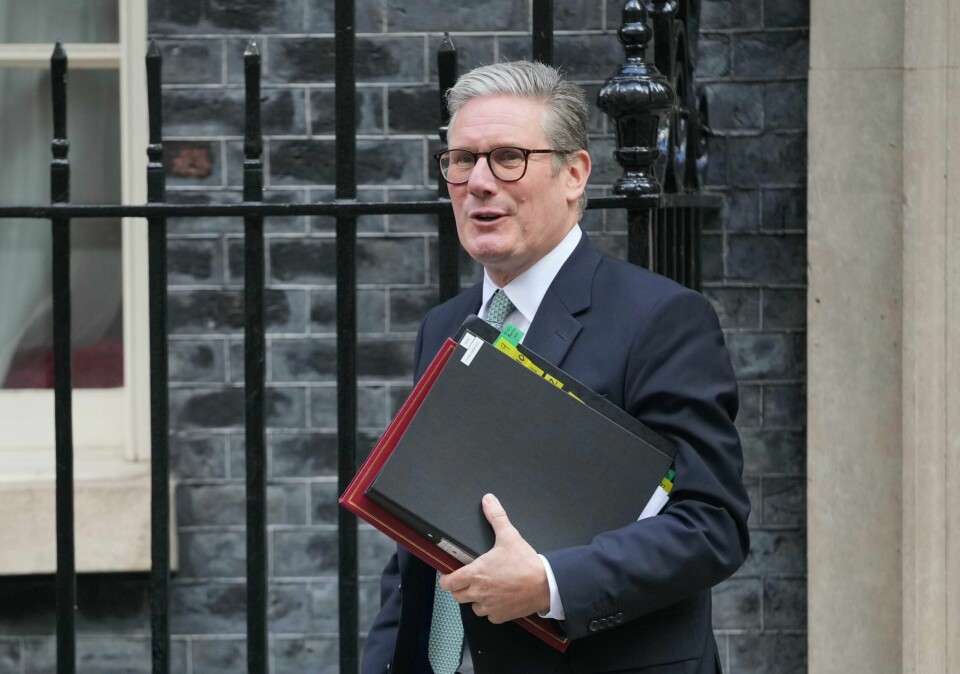 Keir Starmer kommer torsdag til å si at regjeringen jobber med en tiårsplan for å få orden på det offentlige helsevesenet, som ligger med brukket rygg. Keir Starmer kommer torsdag til å si at regjeringen jobber med en tiårsplan for å få orden på det offentlige helsevesenet, som ligger med brukket rygg. Foto: Kin Cheung / AP / NTB