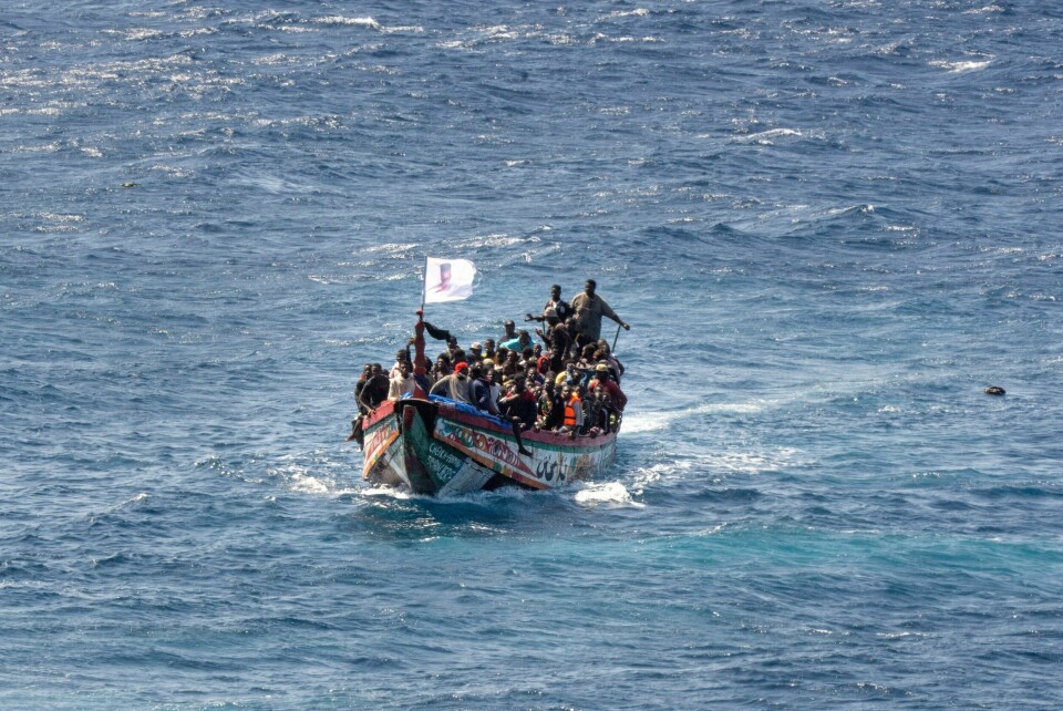En overfylt båt med migranter ankommer Kanariøyene. Statistikken viser at det har kommet langt færre ulovlige migranter til EU hittil i år enn på samme tid i fjor. En overfylt båt med migranter ankommer Kanariøyene. Statistikken viser at det har kommet langt færre ulovlige migranter til EU hittil i år enn på samme tid i fjor. Foto: AP / NTB