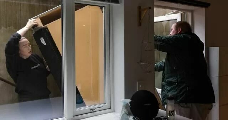 Marita Henriksen ble overrasket over mange useriøse og kravstore utleiere da hun var på boligjakt. Her fra innflyttingsdagen.. Marita Henriksen ble overrasket over mange useriøse og kravstore utleiere da hun var på boligjakt. Her fra innflyttingsdagen..