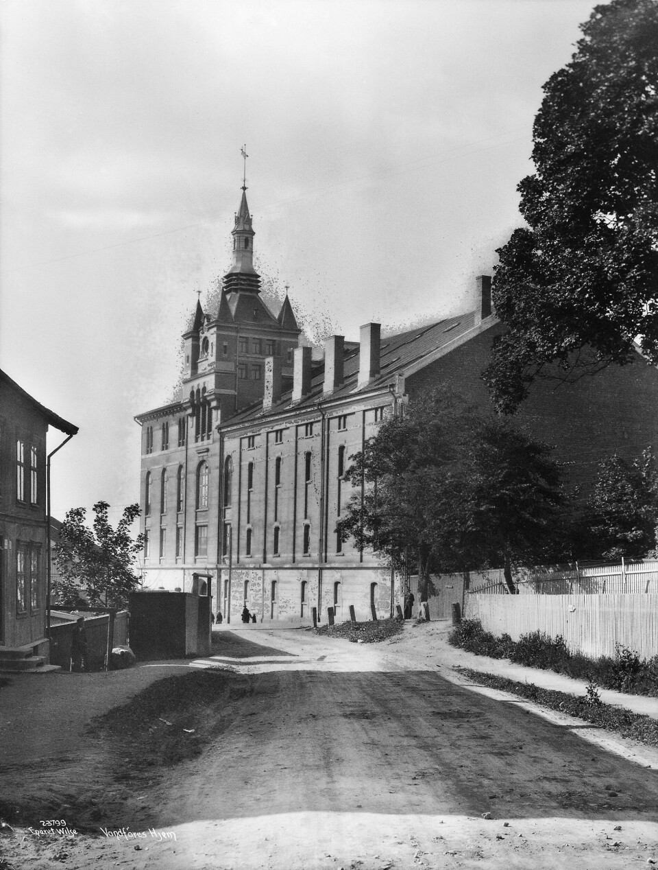 NATIONAL BRYGGERIET: Ble stifta i 1897 og lå i Trondheimsveien 132. I 1927 flytta Sophies Mindes hospital inn i bygningene. Bildet er fra 1923. FOTO: ANDERS B. WILSE/OSLO MUSEUM NATIONAL BRYGGERIET: Ble stifta i 1897 og lå i Trondheimsveien 132. I 1927 flytta Sophies Mindes hospital inn i bygningene. Bildet er fra 1923. FOTO: ANDERS B. WILSE/OSLO MUSEUM