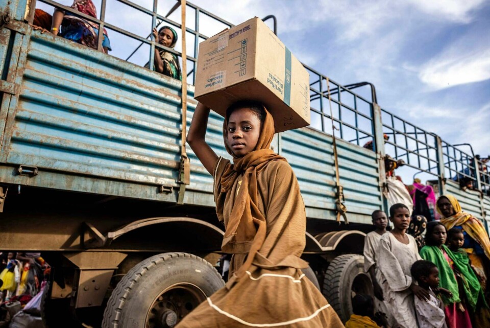 Siden januar er det kommet 36.000 sudanesiske flyktninger til Uganda. Det legger stort press på en allerede underfinansiert flyktningrespons, skriver forfatterne av innlegget. Bildet viser sudanske flyktninger ved et transittmottak i Sør-Sudan. Mange flykter videre sørover til Uganda. Sudan, flyktninger, transittmottak i Sør-Sudan 2024.
