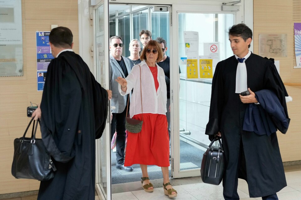 Gisele Pelicot (i midten), ekskona til den tiltalte, ankommer et tidligere rettsmøte i Avignon. Arkivfoto: Lewis Joly / AP / NTB Gisele Pelicot (i midten), ekskona til den tiltalte, ankommer et tidligere rettsmøte i Avignon.Arkivfoto: Lewis Joly / AP / NTB