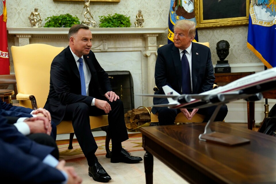Polens president Andrzej Duda og Donald Trump var nære allierte under Trumps presidentperiode. Nå kan den polske presidenten sende Trump et skritt nærmere en ny periode. Polens president Andrzej Duda og Donald Trump var nære allierte under Trumps presidentperiode. Nå kan den polske presidenten sende Trump et skritt nærmere en ny periode. Foto: Evan Vucci / AP / NTB