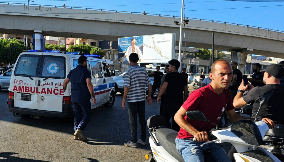 Det er kaos i Beirut etter at en rekke personsøkere eksploderte tirsdag. Det er kaos i Beirut etter at en rekke personsøkere eksploderte tirsdag. Foto: Hassan Ammar / AP / NTB