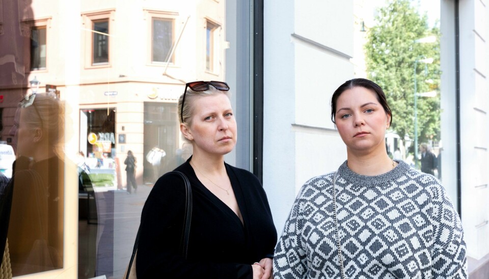 De tillitsvalgte Jurgita Slionyte (f.v.) og Madalina Bounegru kjemper for at kollegene i Zara ikke skal stå uten lønn i to måneder. De tillitsvalgte Jurgita Slionyte (f.v.) og Madalina Bounegru kjemper for at kollegene i Zara ikke skal stå uten lønn i to måneder.