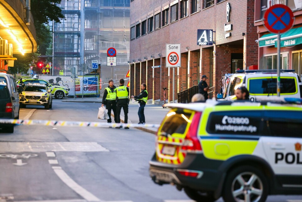 En 22 år gammel mann ble natt til 9. juli skutt av politiet under en væpnet aksjon på Grønland i Oslo. Politiet er natt til søndag på Grønland i Oslo med flere patruljer. En politiaksjon førte til at en person ble skutt.Foto: Geir Olsen / NTB
