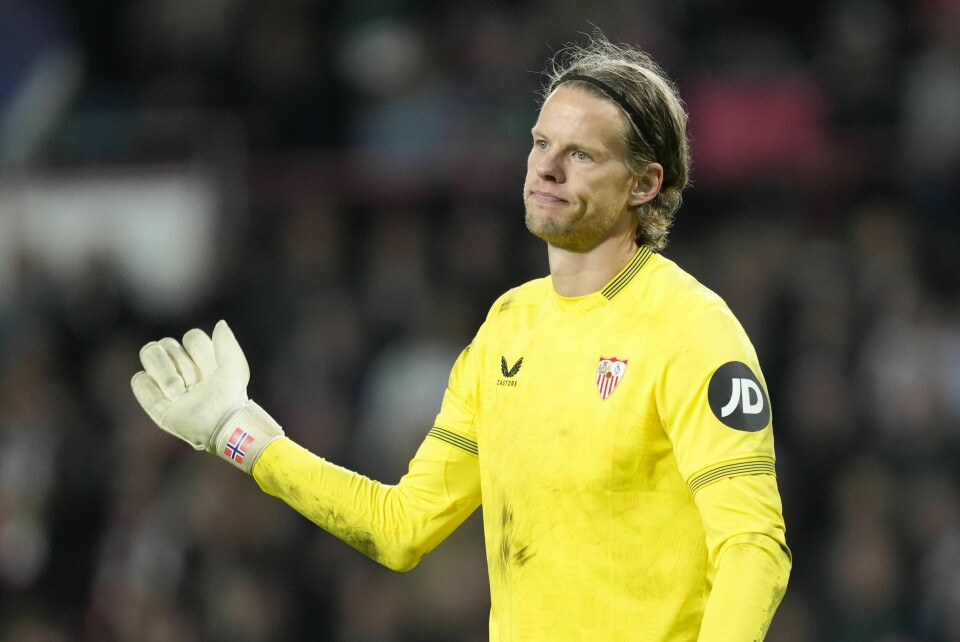 Ørjan Nyland viste seg ikke fra sin beste side i Sevillas tap borte mot Alavés fredag. Sevilla-keeper Ørjan Nyland var involvert i angrepet som ga utligning mot Rayo Vallecano med kampens siste berøring. Foto: Peter Dejong, AP / NTB