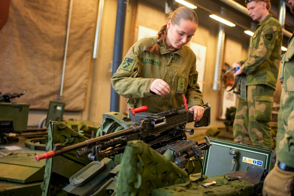 Prinsessen opererer en HK416, som er Forsvarets automatgevær og erstattet AG3 i 2008. Prinsessen opererer en HK416, som er Forsvarets automatgevær og erstattet AG3 i 2008. Foto: Terje Pedersen / Pool / NTB