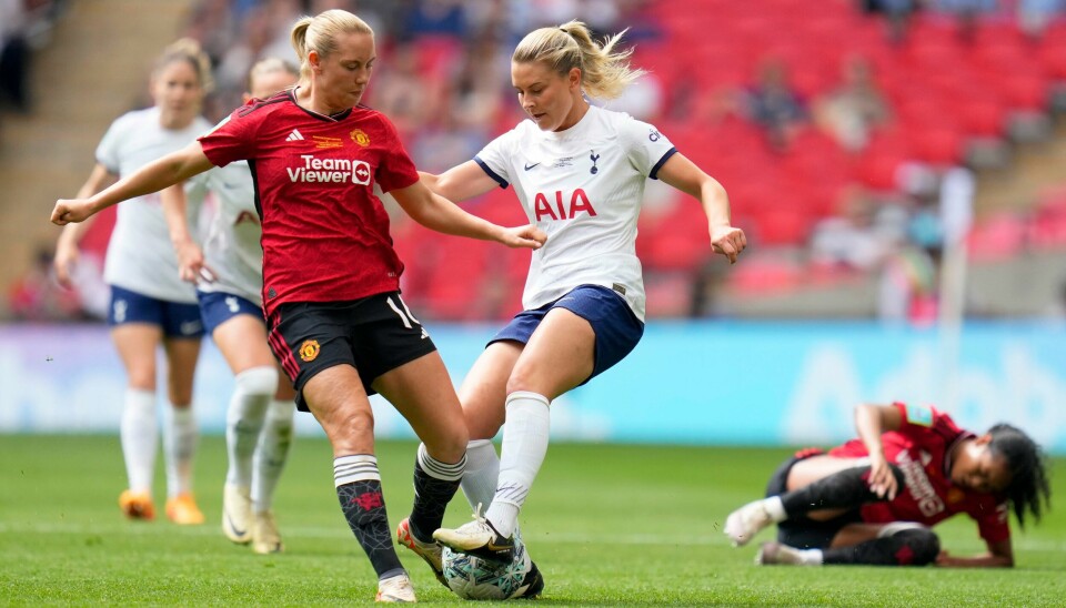 Lisa Naalsund (t.h.) slo en målgivende pasning i Manchester Uniteds seier over West Ham. Her er hun fra FA-cupfinalen mot Tottenham forrige sesong. Lisa Naalsund i aksjon i FA-cupfinalen. Foto: Kirsty Wigglesworth / AP / NTB