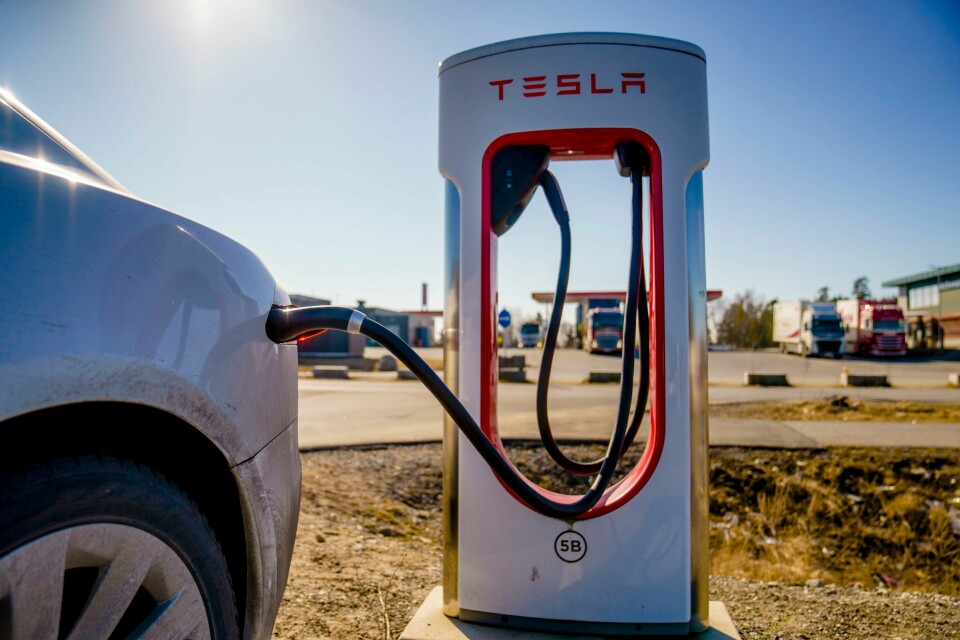 Tesla reduserte ladehastigheten for Tesla Model S i 2019. Fire bileiere er nå tilkjent erstatning i lagmannsretten. Bilprodusenten Tesla hadde et første kvartal over alle forventinger, ifølge selskapets kvartalsrapport.Foto: Stian Lysberg Solum / NTB