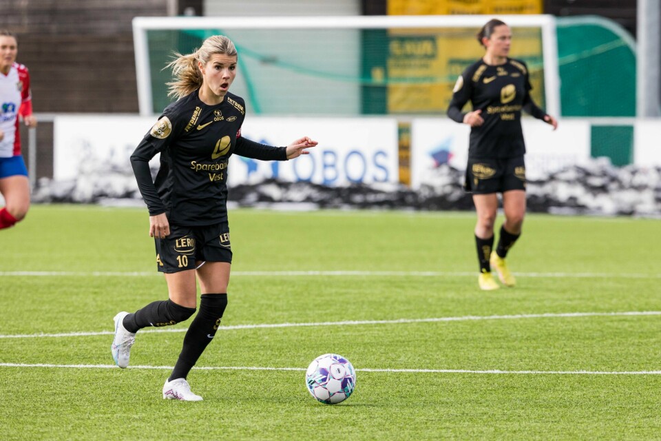 Brann-spiller Andrine Hegerberg avslutter fotballkarrieren etter årets sesong. Andrine Hegerberg pådro seg en smell i kneet under en treningskamp.Foto: Alf Simensen / NTB