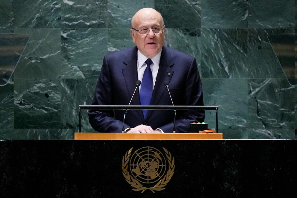 Libanons statsminister Najib Mikati sier han avlyser reisen til New York og FNs hovedforsamling på grunn av Israels angrep. Bildet er fra da han sto på talerstolen under FNs hovedforsamling i fjor. Arkivfoto. Libanons statsminister Najib Mikati sier han avlyser reisen til New York og FNs hovedforsamling på grunn av Israels angrep. Bildet er fra da han sto på talerstolen under FNs hovedforsamling i fjor. Arkivfoto: Frank Franklin II / AP / NTB