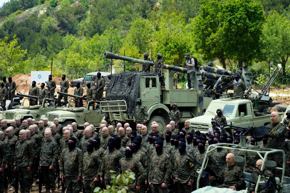 Hizbollah-militsen i Libanon har et stort arsenal. Dette bildet er fra en øvelse de holdt i mai 2023. Hizbollah-militsen i Libanon har et stort arsenal. Dette bildet er fra en øvelse de holdt i mai 2023. Foto: AP / NTB