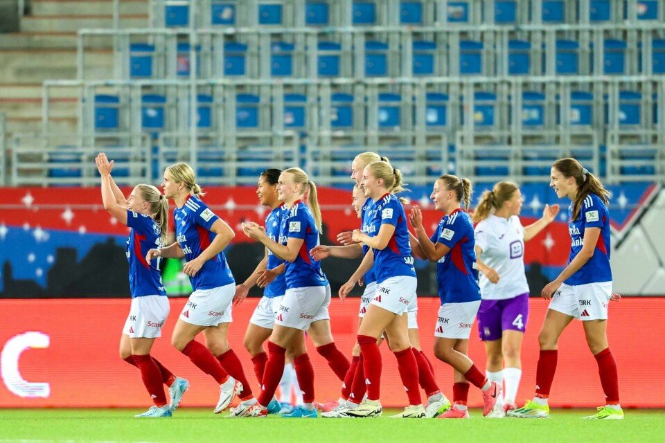 Thea Bjelde (t.v.) leder an i feiringen etter 1-0 målet sitt mot Anderlecht onsdag. Thea Bjelde (t.v.) leder an i feiringen etter 1-0 målet sitt mot Anderlecht onsdag.