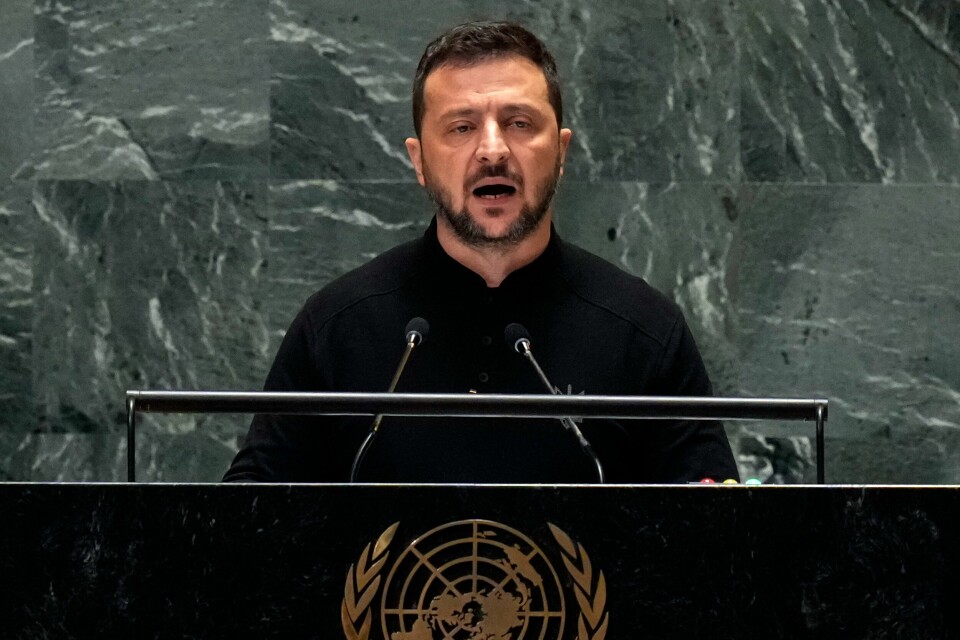 Ukrainas president Volodymyr Zelenskyj hevdet i FNs hovedforsamling at Russland planlegger angrep mot ukrainske atomkraftanlegg. Foto: Richard Drew / AP / NTB Ukrainas president Volodymyr Zelenskyj hevdet i FNs hovedforsamling at Russland planlegger angrep mot ukrainske atomkraftanlegg. Foto: Richard Drew / AP / NTB