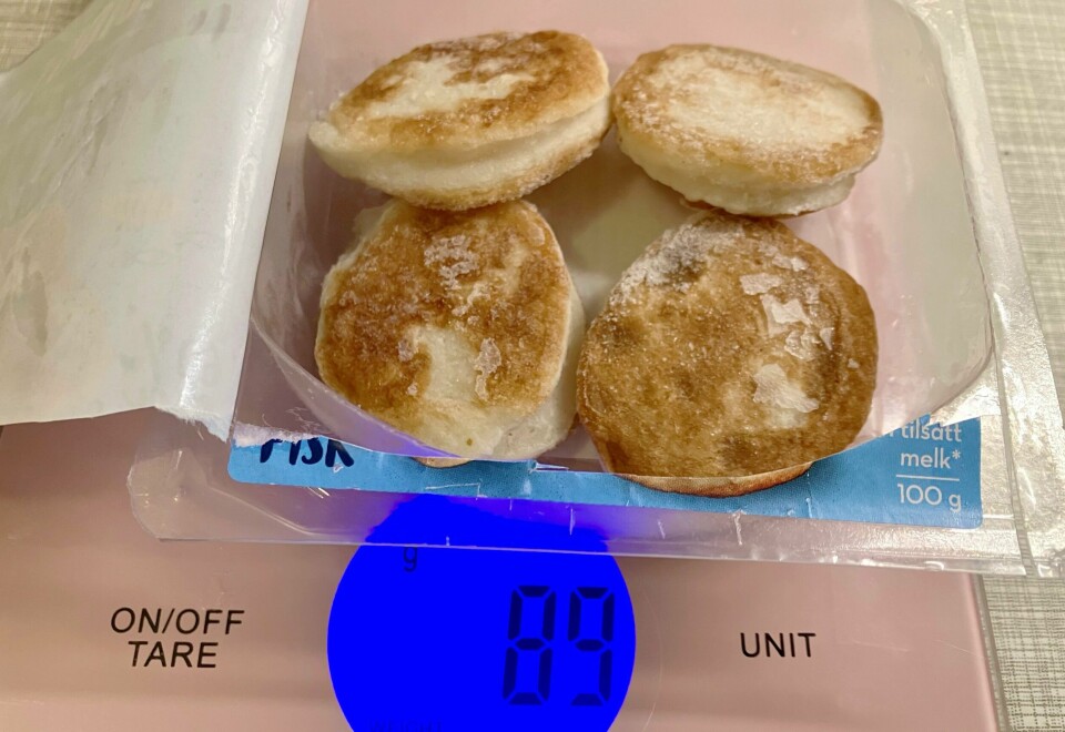 Runddansen til Marit Rasmussen begynte med denne pakken fiskekaker. Den inneholdt fire kaker i stedet for fem, og selv om emballasjen sier 100 gram, sa vekta 89 gram. Runddansen til Marit Rasmussen begynte med denne pakken fiskekaker. Den inneholdt fire i stedet for fem, og selv om emballasjen sier 100 gram, sa vekta 89 gram.