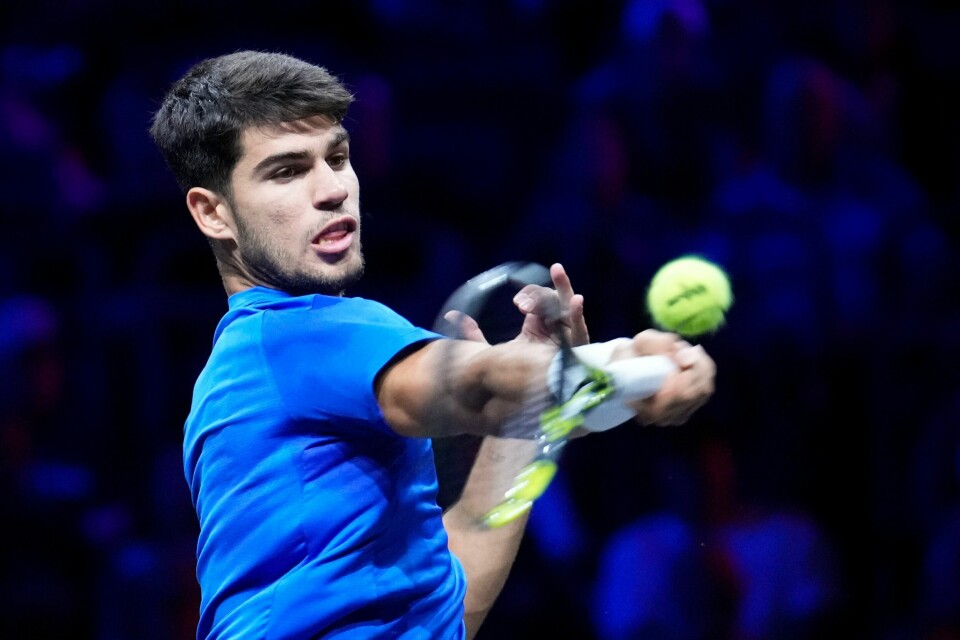 Carlos Alcaraz mener konkurranseprogrammet på ATP-touren er for tøft Carlos Alcaraz mener konkurranseprogrammet på ATP-touren er for tøft. Foto: Ebrahim Noroozi / AP / NTB