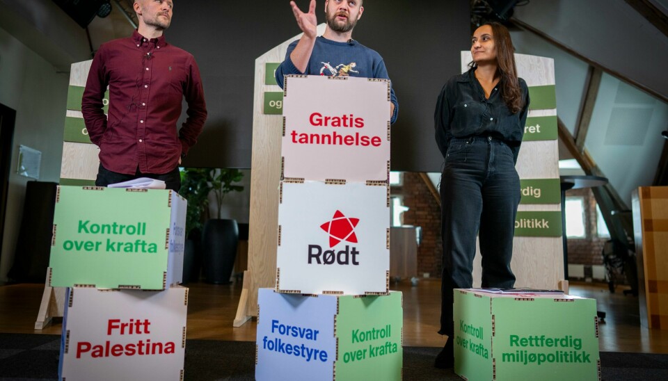 Rødts Mimir Kristjansson (i midten), Seher Aydar og Joachim Espe la fram forslag til nytt partiprogram for Rødt fredag. Rødts Mimir Kristjansson (i midten), Seher Aydar og Joachim Espe la fram forslag til nytt partiprogram for Rødt fredag. Foto: Heiko Junge / NTB