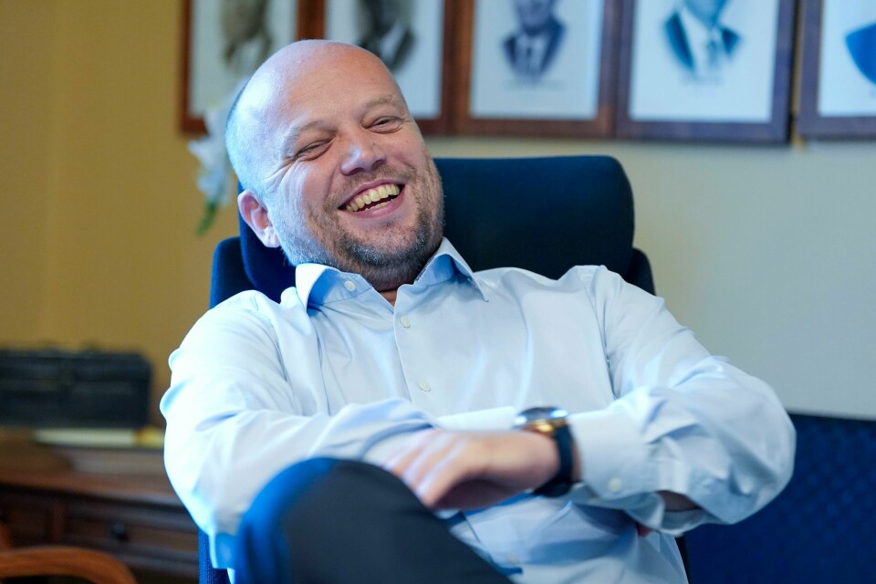 Finansminister Trygve Slagsvold Vedum (Sp) har mulighet til å bruke ekstra mye penger fra oljefondet i neste års statsbudsjett og fortsatt følge handlingsregelen. Finansminister Trygve Slagsvold Vedum (Sp). Foto: Terje Pedersen / NTB