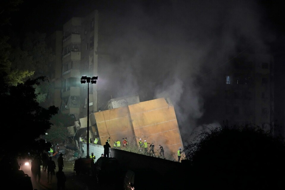 Flere store boligblokker ble bombet av Israel sør i Beirut fredag kveld. Ifølge den israelske hæren lå Hizbollahs militære hovedkvarter under den ene boligblokken. Flere store boligblokker ble bombet av Israel sør i Beirut fredag kveld. Ifølge den israelske hæren lå Hizbollahs militære hovedkvarter under den ene boligblokken.