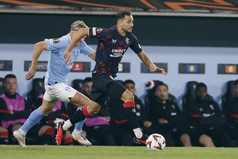 Nedim Bajrami med ballen i duell med Malmö-spiller Jens Stryger Larsen. Bajrami ga Rangers ledelsen før det var spilt et minutt. Nedim Bajrami med ballen i duell med Malmö-spiller Jens Stryger Larsen. Bajrami ga Rangers ledelsen før det var spilt et minutt. Foto: Andreas Hillergren, TT via AP / NTB