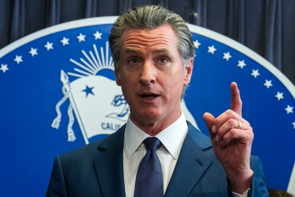 Californias guvernør Gavin Newsom har lagt ned veto mot et foreslått KI-lovverk i delstaten. Californias guvernør Gavin Newsom har lagt ned veto mot et foreslått KI-lovverk i delstaten. Foto: Damian Dovarganes / AP / NTB