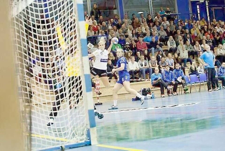 Glassverkets Pia Christine Narvesen utligner til 7-7 midtveis i første omgang. FOTO: BRIAN CLIFF OLGUIN