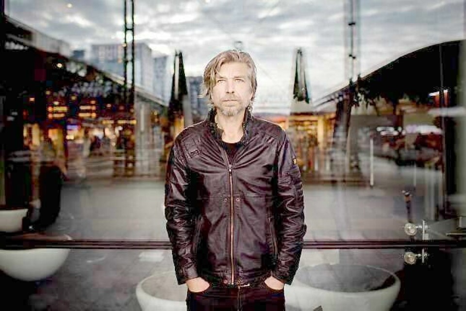 Karl Ove Knausgård har engasjert seg sterkt i debatten om Ibsen-prisen, som norsk forlegger for omstridte Peter Handke.