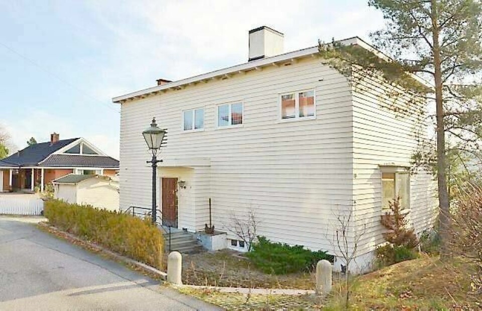 'VILLA KAMSTRUP': Den verneverdige funkisvillaen i Brannposten 8 er totalskadet av fyringsolje. Eieren vil rive den, men naboene sier nei. FOTO: SILJE S. SKIPHAMN