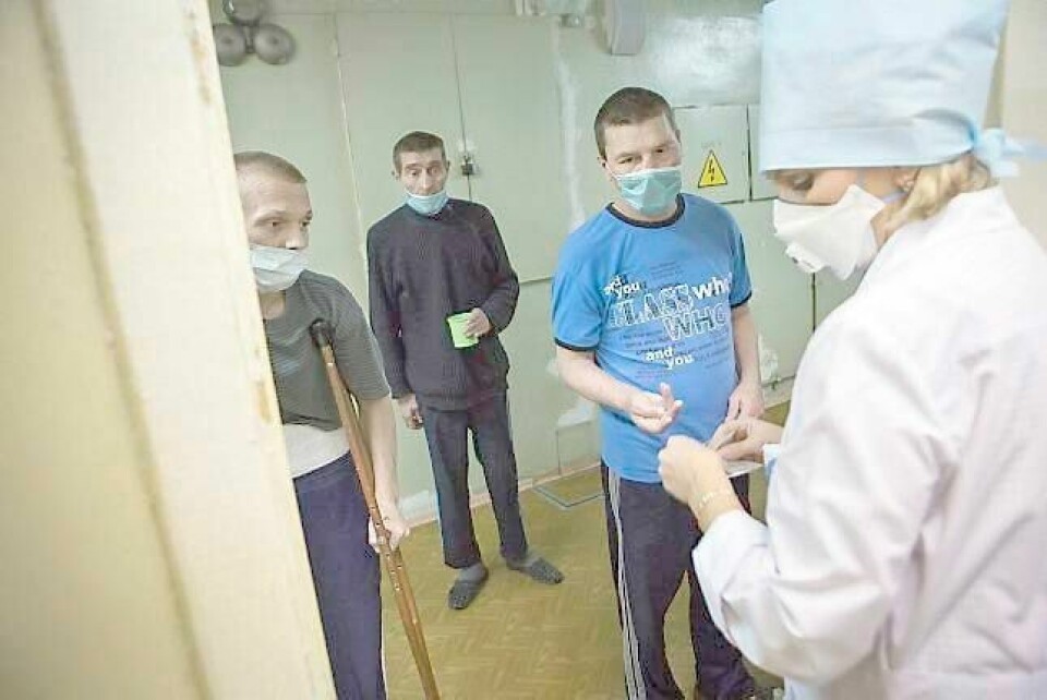 Russland er et av landene i verden der multiresistent tuberkulose øker mest. Her får pasienter i Arkhangelsk i Russland medisiner. FOTO: OLE MORTEN MELGÅRD