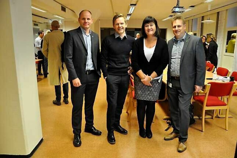 Fra fire til én? Ordførerne Reidar Kaabbel, Våler, Tage Pettersen, Moss, Inger-Lise Skartlien, Rygge og René Rafshol, Råde, diskuterer kommunesammenslåing. FOTO: HANNA SOMMERSTAD