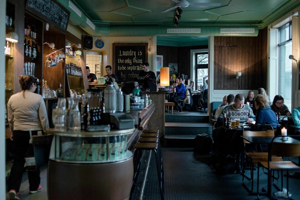 Folksomt og trivelig med god mat som ekstra lokkemiddel er stikkord når Café Laundromat skal oppsummeres. FOTO: HELLE GANNESTAD