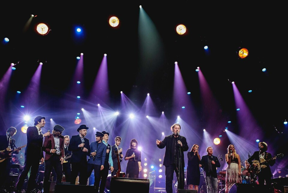 Bjørn Eidsvåg med hele sin gjesteliste i Oslo Spektrum: Gruppa Violet Road, Lars Vaular, Maria Mena, Elvira Nikolaisen, Kurt Nilsen, Ingrid Olava og Thomas Dybdahl. FOTO: DANIEL MIKKELSEN