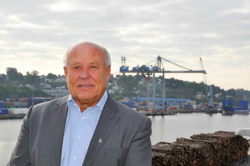 Havnesjef Reidar Hansen må belage seg på å vente med å dumpe stein i havna. FOTO: ELISABETH SKOVLY