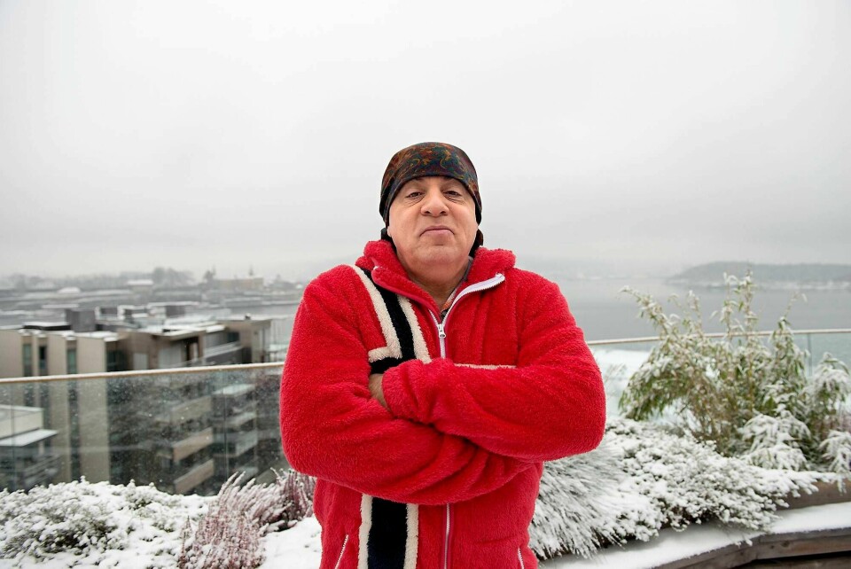 Var det et godt «oh my God» eller et dårlig «oh my God», spurte Steven Van Zandt Dagsavisens fotograf da hun kommenterte jakka hans. Her er kongen av «Lilyhammer»s underverden på toppen av Oslo. FOTO: MIMSY MØLLER