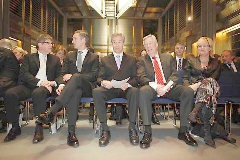 Sentralbanksjef Øystein Olsen (i midten) vil redusere oljepengebruken. Her flankert av statsminister Jens Stoltenberg og finansminister Sigbjørn Johnsen, som avviser forslaget. Også SV-leder Kristin Halvorsen (helt til høyre) er avvisende. FOTO: ANETTE KARLSEN/SCANPIX