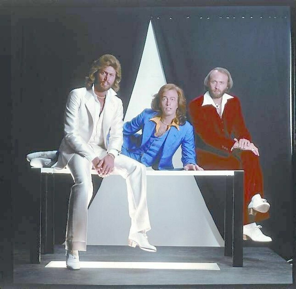 Robin Gibb (i midten) som discohelt sammen med brødrene Barry og Maurice på 70-tallet, på høyden av sin karriere. FOTO: WARNER MUSIC
