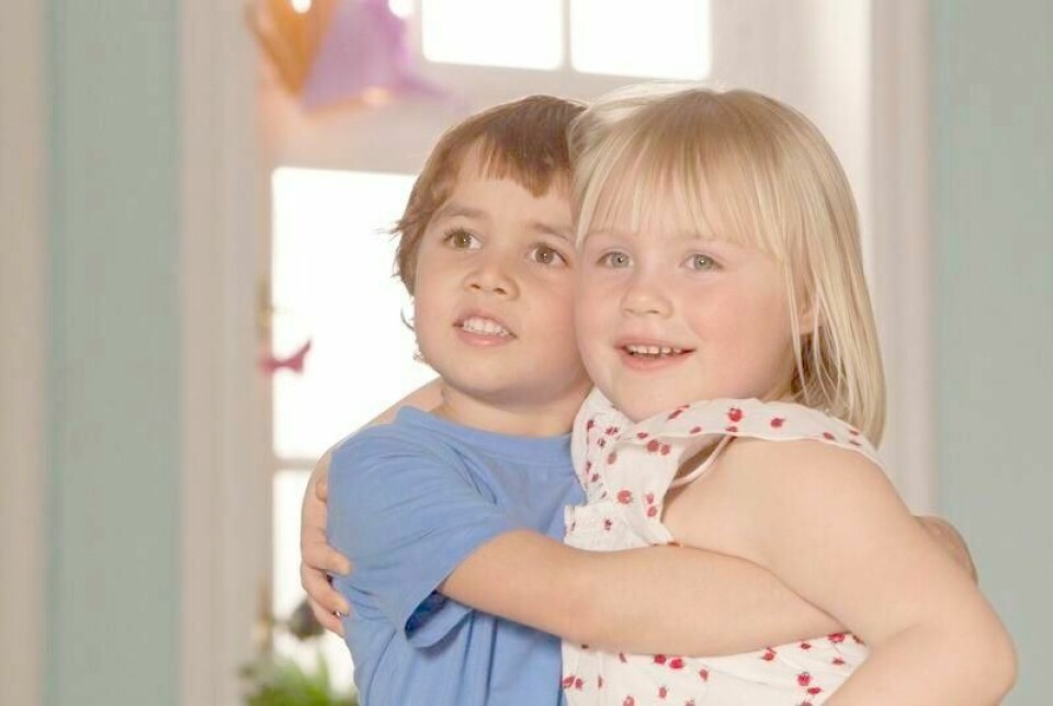 Elias Søvold Simonsen (6) og Nora Amundsen (6) spiller tittelrollene i filmatiseringen av Tor Åge Bringsværds «Karsten og Petra»-bøker.