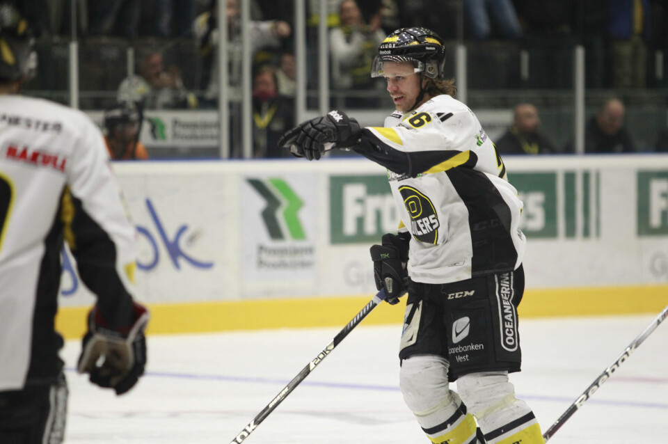 Martin Strandfeldt scorte to av Oilers' tre mål. Martin Strandfeldt scorte to av Oilers' tre mål.