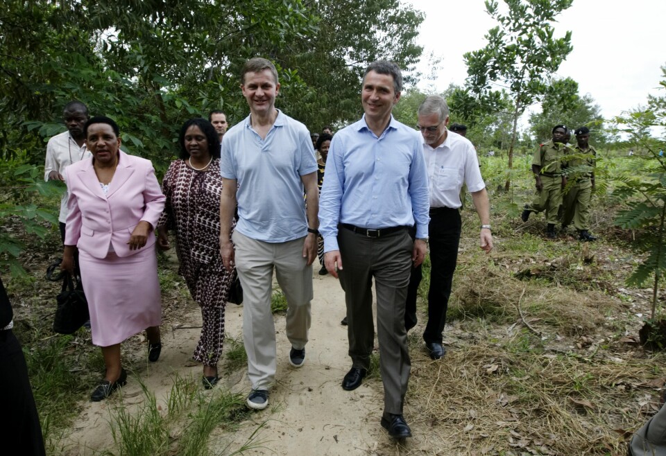 Opprettelsen av regnskogprogrammet var den viktigste klimasatsingen til den forrige rødgrønne regjeringen. Her er Jens Stoltenberg og Erik Solheim i Tanzania i 2008 for å markere starten på en samarbeidsavtale om skog og klima. Statsminister Jens Stoltenberg (t.h.) og miljø- og utviklingsminister Erik Solheim besøkte Ruvu-skogen i Tanzania for å markerel starten på en ny samarbeidsavtale med Tanzania om skog og klima.