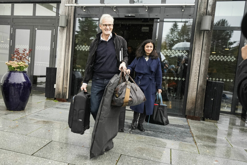 Ap-leder Jonas Gahr Støre, her sammen med nestleder Hadia Tajik, har lovet at regjeringen vil ha en rødgrønn profil selv om SV er ute. Ap-leder Jonas Gahr Støre (Ap) og Hadia Tajik forlater Hurdalsjøen Hotell torsdag.Foto: Terje Pedersen / NTB
