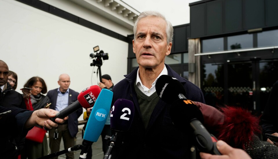 Jonas Gahr Støre (Ap) møter media under sonderingene mellom SV, Ap og Sp. Jonas Gahr Støre (Ap) møtte pressen på Hurdalsjøen hotell onsdag.Foto: Terje Pedersen / NTB