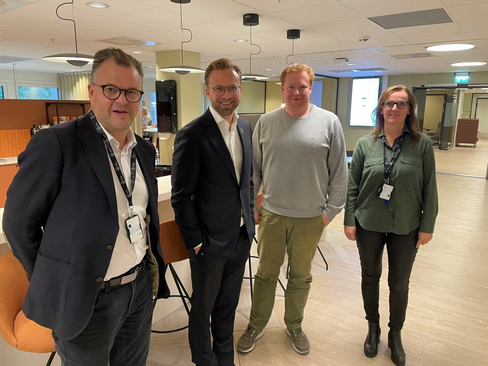Bydelsdirektør i Bydel Gamle Oslo, Tore Pran (til venstre), statsråd Nikolai Astrup, styreleder i leieboerforeningen, Martin Gustavsen, og enhetsleder bolig i Bydel Gamle Oslo, Bjørg Stillingen. Bydelsdirektør i Bydel Gamle Oslo, Tore Pran (til venstre), statsråd Nikolai Astrup, styreleder i leieboerforeningen, Martin Gustavsen, og enhetsleder bolig i Bydel Gamle Oslo, Bjørg Stillingen.
